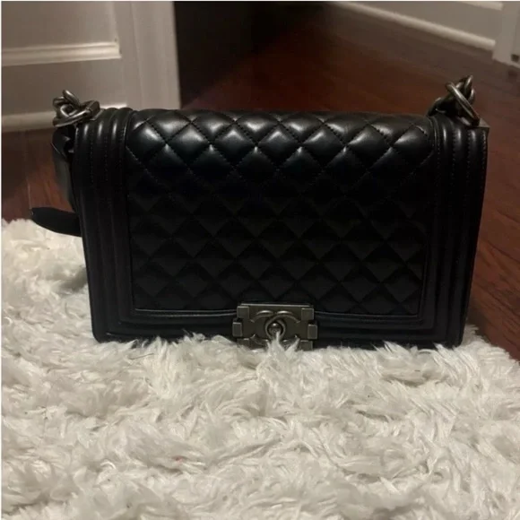 Chanel Medium boy Bag - Picture 1 of 16